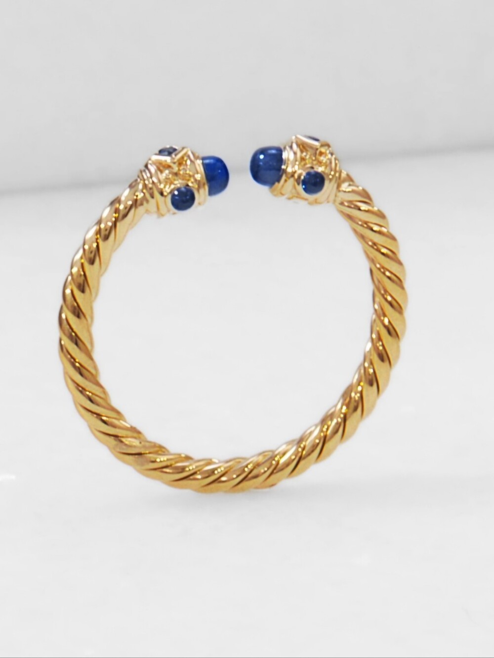 David Yurman RENAISSANCE® RING18K Yellow Gold with Blue Sapphires, 2.3mm Size 8 - Picture 3 of 6